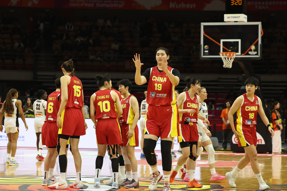 18分钟轰20+11,张子宇成唯一亮点!女篮不敌欧洲冠军3大差距明显