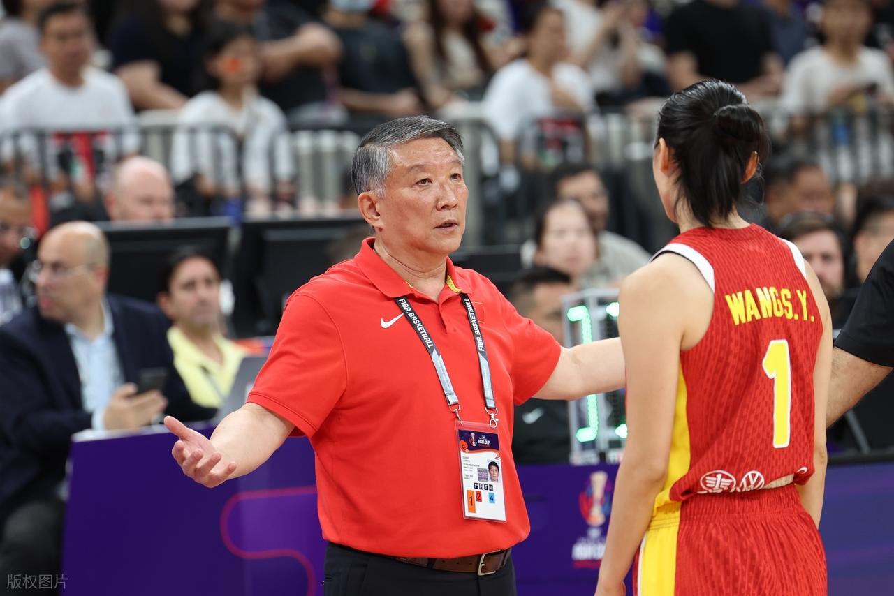 体育视频直播-郑薇淘汰的人,被宫鲁鸣重用当队长,半场0分,球迷:又菜又装!